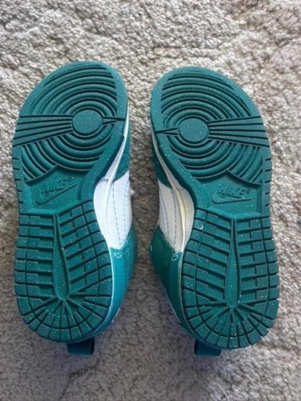 Nike Women’s Dunk Low Disrupt 2 'Malachite' - Picture 5 of 5